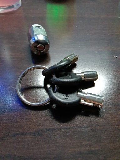 CHATEAU E-Z CYLINDER LOCK FOR RENTAL STORAGE UNITS with 3 keys