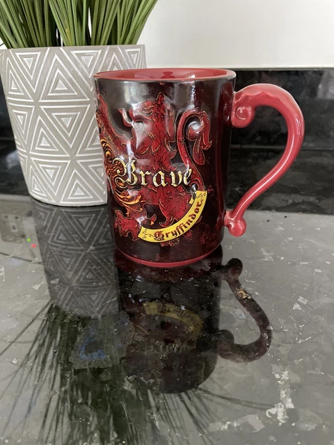Harry Potter Gryffindor Embossed 3D Mug Warner Bros Studio Tour London Brand New 3