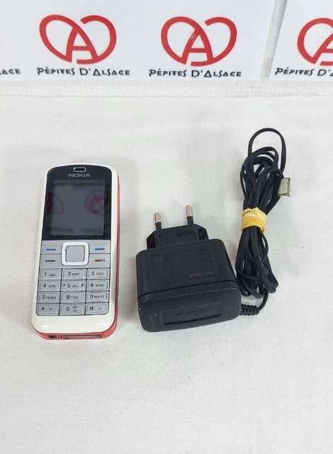 Téléphone Portable Et Chargeur Vintage Rétro Ericsson