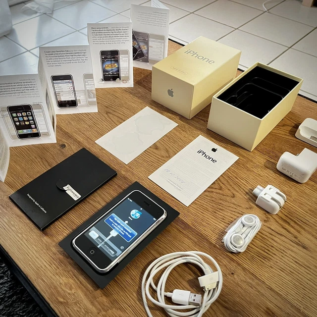 Apple iPhone 2G v1 16Go EDGE 2007 Complet Boîte d'origine + Headset