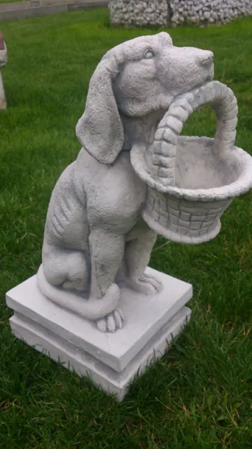 Steinfigur Hund mit Korb im Maul, Steinguss, 48,5 cm Tierfiguren Gartenfigur