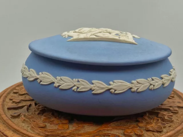 Vintage Wedgwood Jasperware Porcelain Collectible Lidded Trinket Box.Oval 2