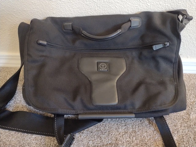 Tech by Tumi Tech Black Nylon Messenger Bag Crossbody Carry On briefcase 57175D