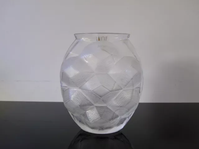 Grand vase en cristal modèle Tortue signé Lalique France.