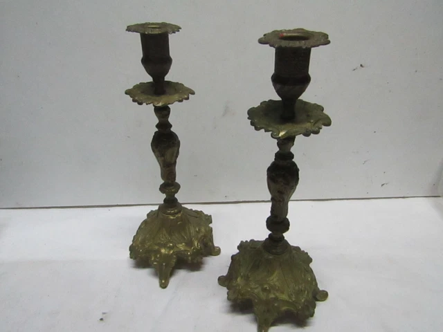 Paire de bougeoirs en bronze doré de style LXV | GSLR Antiques