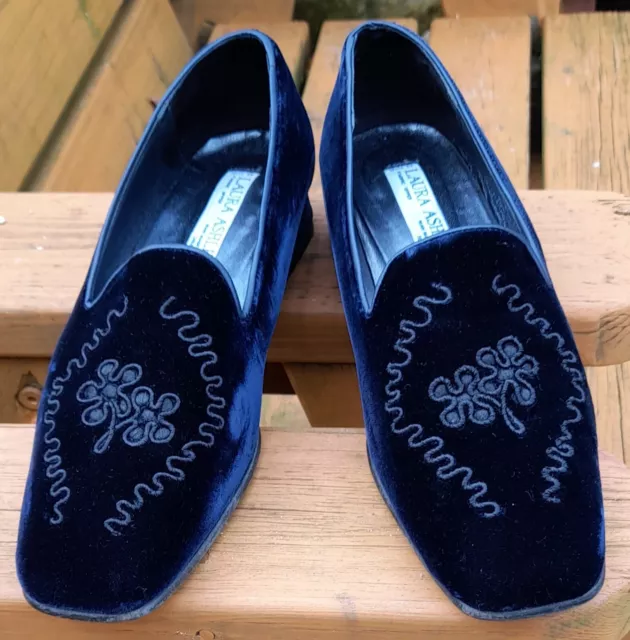 Vintage 1990's Laura Ashley Navy Velvet Embroidered Shoes Size 6.5/40