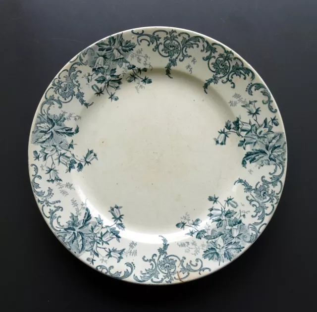Plat rond, faïence de Saint-Amand et Hamage (Nord), décor "Campanule", 27,5 cm
