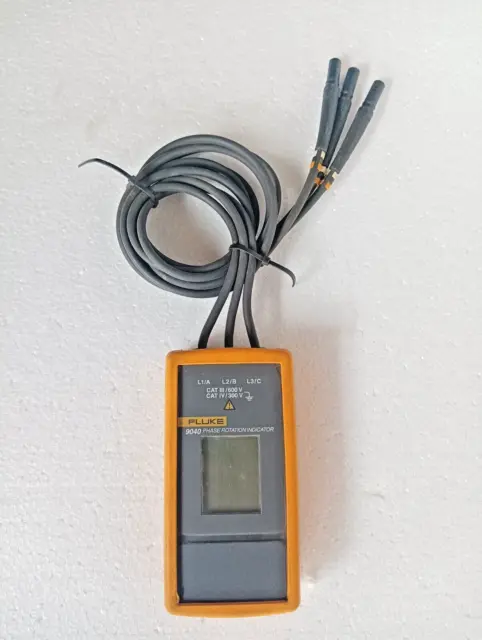 L'indicateur numérique de rotation de phase Fluke 9040 continue le testeur...