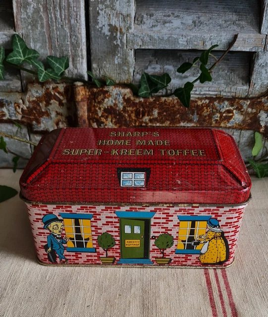 ANCIENNE BOITE À Biscuit en Fer Tôle embouti Ancienne forme de voiture de sport EUR 18,00