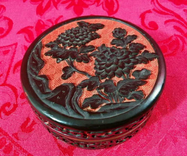 Vtg Asian Carved Cinnabar Red & Black Floral Lacquer Enamel Round Trinket Box