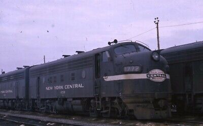 NYC NEW YORK CENTRAL Railroad Train Locomotive 1772 F7 Original 1963 Photo Slide