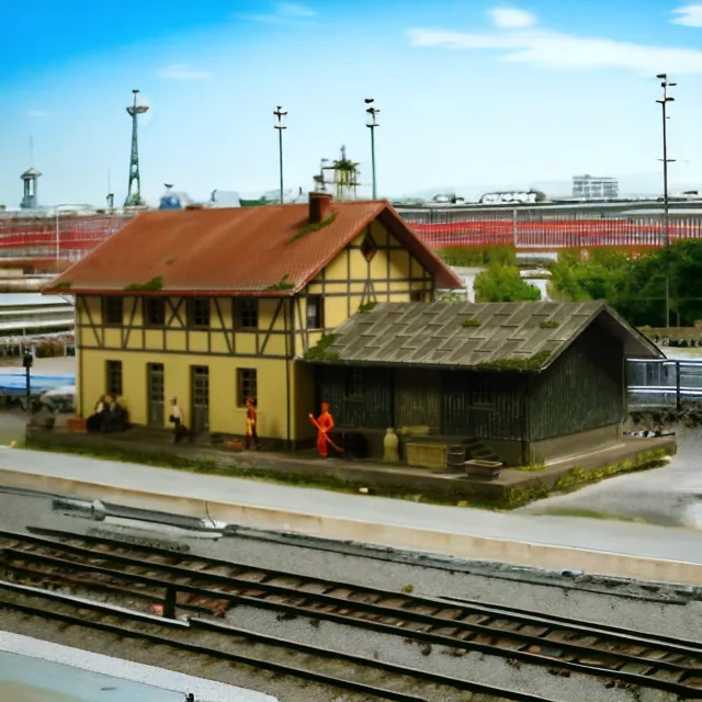 Diorama H0/1:87 Faller Top Gebäude Bahnhof Unterbrunn+Figuren #patiniert#begrünt