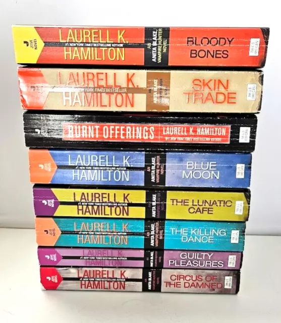 Laurell K. Hamilton Paperback Books Bundle of 8 Anita Blake Vampire Hunter