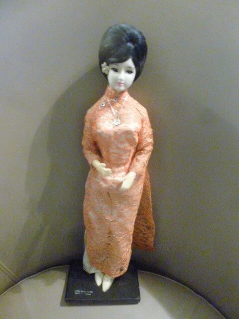 Robe De Poupée En Soie Bordeaux Et Dentelle - Taille 37-39 Cm - Fabrication Française (Georgette Bravot)