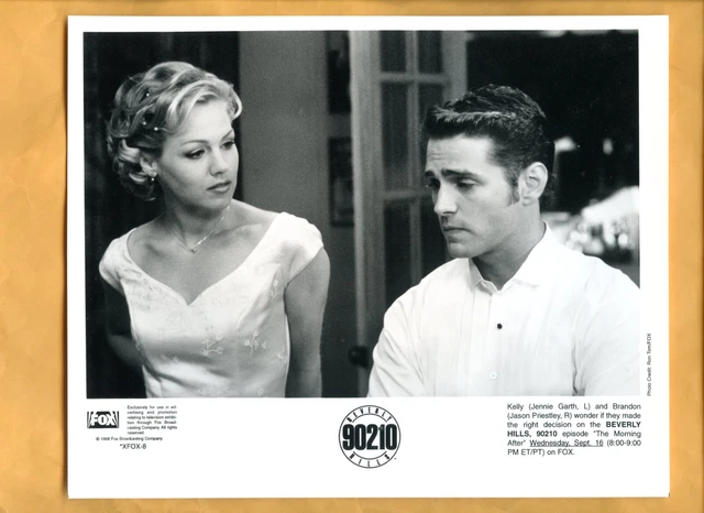8x10 photo jennie garth &jason priestley in a scene from "beverly hills, 90210."