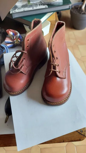MANUFRANCE: Ancienne paire de chaussures enfant en cuir  années 1940-60 Vintage