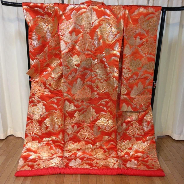 Uchikake Japanese Kimono Bride costume color driving Classic Embroidered