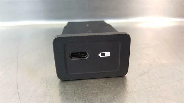 MERCEDES SPRINTER 2018 W907 W910 Mk3 Usb Port Aux Socket