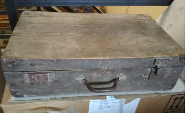 Maleta Antigua De Madera Con Cromos Estampas Programas De Cine Etc. Años 40 P 50