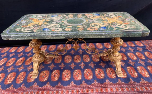 Antico tavolino basso base in legno intagliato e dorato piano marmo e scagliola 2