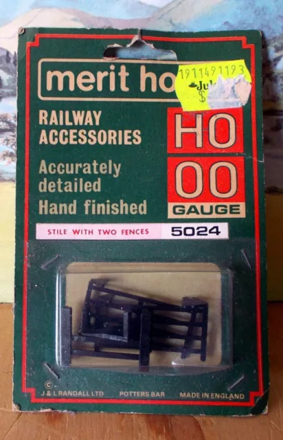 Merit Ho/Oo 5024 Stile With Two Fences (Qty 1) Nos