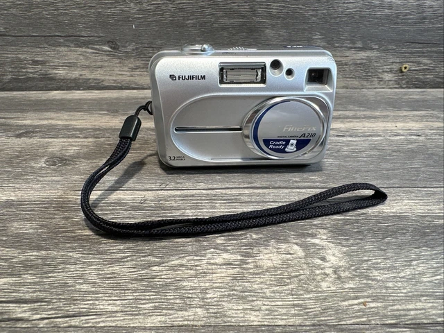 FUJIFILM DIGITAL CAMERA FinePix A210 3.2 Mega Pixels Silver