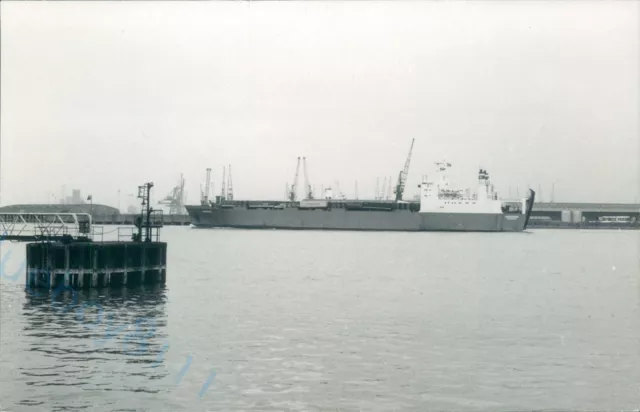 Danish MV Nordborg off gravesend 1989 ship photo