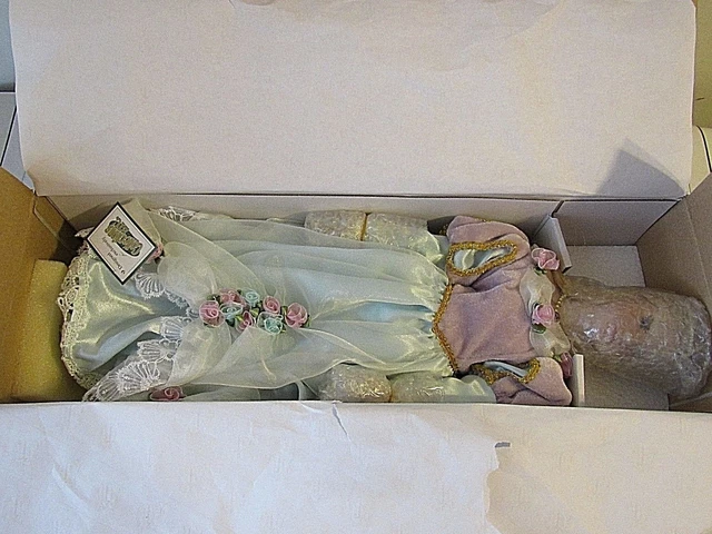 Heritage Signature Collection Queen 18" Porcelain Doll  **RARE**