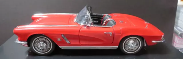 #1 1:24 Danbury Mint 1962 Chevy Corvette WITH DISPLAY CASE