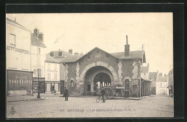 CPA Dourdan, Les Halles et la Place