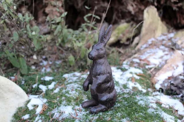 Dekofigur Hase sitzend Gusseisen antikbraun Gartenfigur Kaninchen Tierfigur