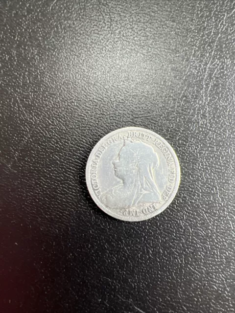 UK Queen victoria 1900 one shilling silver coin.