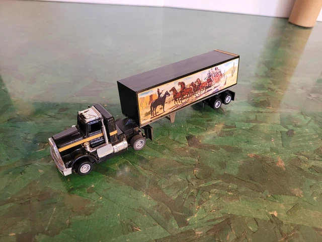 Tyco Us1 Electric Trucking Customized Smokey & The Bandit Lighted Semi. Tested. Tyco Us1 Electric Trucking Customized Smokey & The Bandit Lighted Semi. Tested.