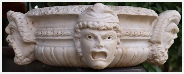 Marmor Becken Hellenismus phrygische Mütze Maskarone 1800