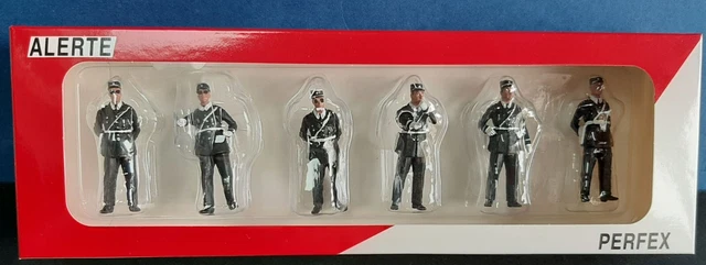Lot De 6 Figurines Gendarmes En Intervention, échelle 1/43, Perfex 731, Années 70