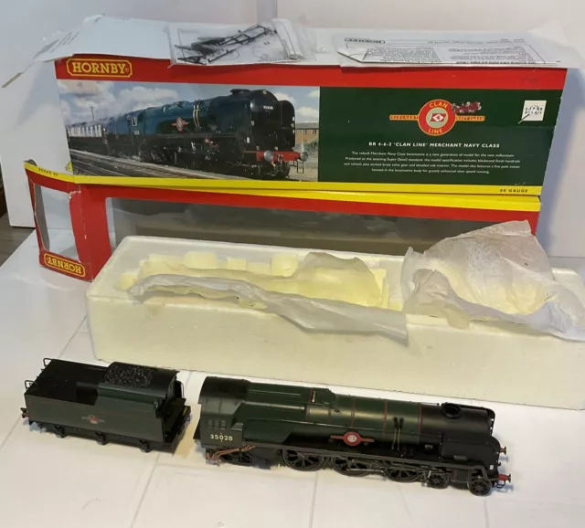 Hornby R2169 Rebuilt Merchant 1:76 OO Navy Class 4-6-2 35028 Steam Locomotive -