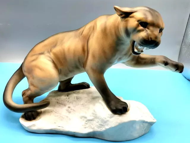 **** Large BESWICK PUMA ON ROCK FIGURE Matt 1702 Mint ****