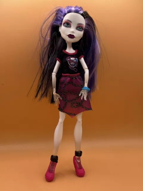 Monster High Ghoul Spirit Spectra Vondergeist Puppe