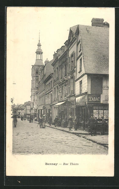 CPA Bernay, Rue Thiers, vue de la rue avec commercesn et Kirchturm