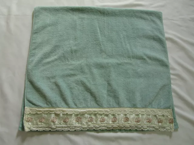 Vintage 1978 Avanti Green Cotton Bath Towel w/ Satin & Lace Embroidery Edge Trim
