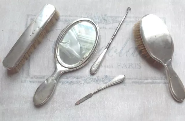 Antico set toeletta in argento spazzole specchio lima gancio bottoni vanity set