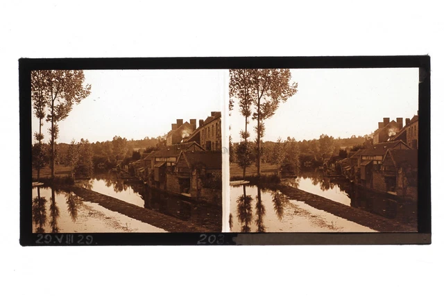 Village à identifier Bord de l’eau France Photo Stereo Plaque de verre c1930
