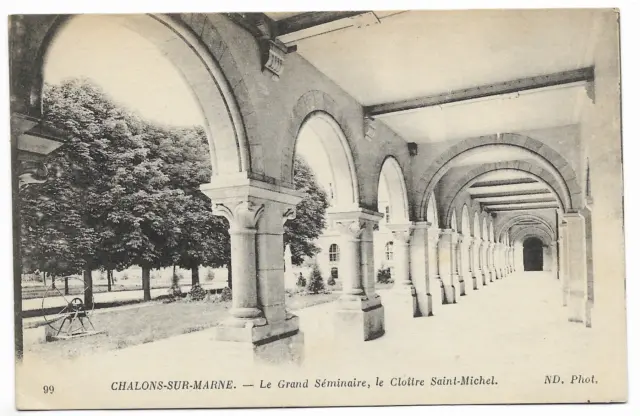 CPA"" CHALONS SUR MARNE - Le Grand Séminaire, le Cloister Saint-Michel