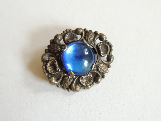 Broche en forme de noeud chaine dorée/ decoration/ - France