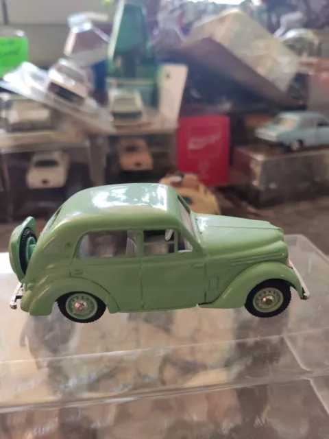 Miniature Voiture ELIGOR  1/43 RENAULT Juva 4. exp FRANCE uniquement.