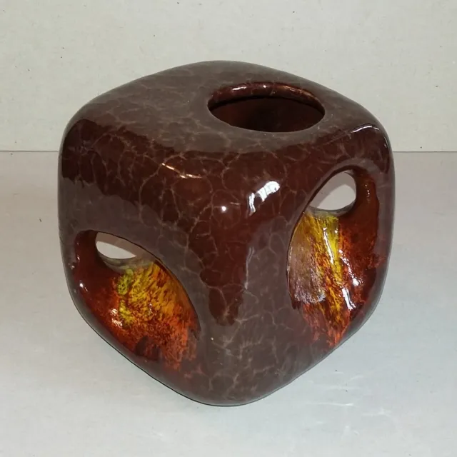 Bertoncello Schiavon - Particolare VASO in ceramica smaltata a forma di dado