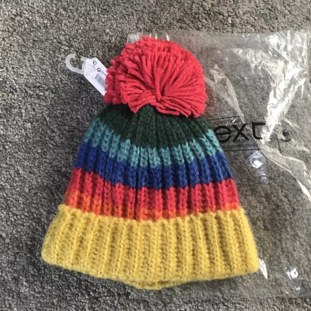 NUOVO cappello a righe arcobaleno lavorato a maglia Next 7-8-9-10 anni nuovo con etichette per ragazze ragazzi pom