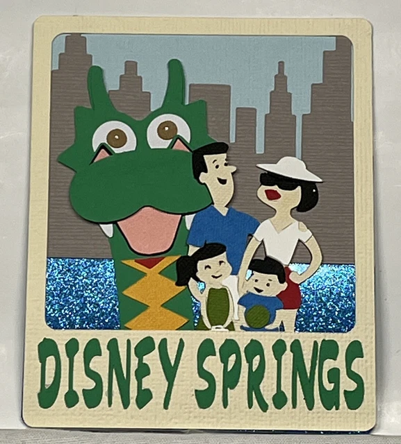 Embellecimiento de tarjetas troqueladas con título de operación fotográfica de Disney Springs