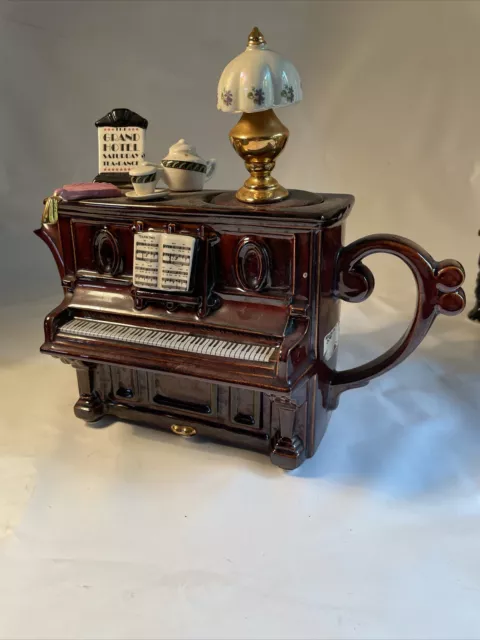 Swineside Teapottery LARGE Handmade Ceramic ENGLISH PARLOUR PIANO Teapot Vintage