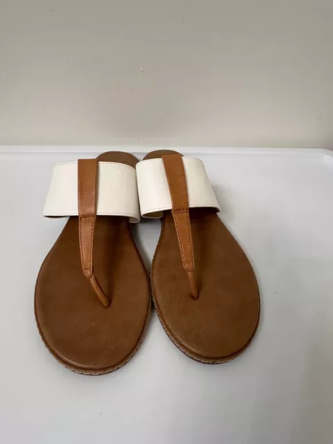 Michael by Michael Shannon Carla White thong sandals Size 8.5